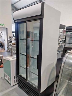 890 STAYCOLD Display Fridge