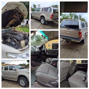 2014 Double cab Hilux 3.0 D-4D. Raider 4x4 P/U. 185 000 km + canopy