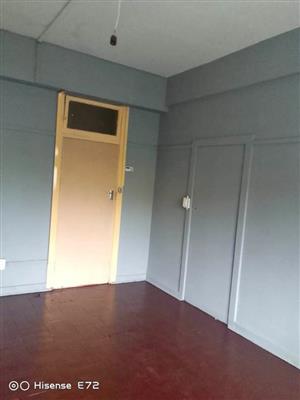 Big room to rent in Yeoville