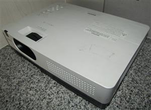 SANYO PLC-XW200 LCD Projector - for spares or repairs only!