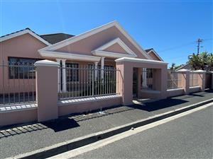 Spacious 4 Bedroom Family Home for Rent in Landsowne