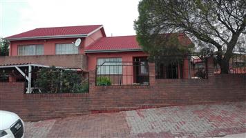 Corner 3 bedroom double story house with double garage for sale in Phase 2, Alexandra