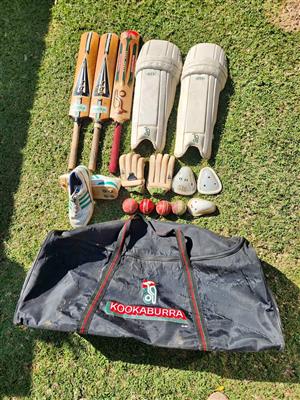Cricket set with 3 x bats and  Hansie Cronje Adidas no 9 shoe for sale