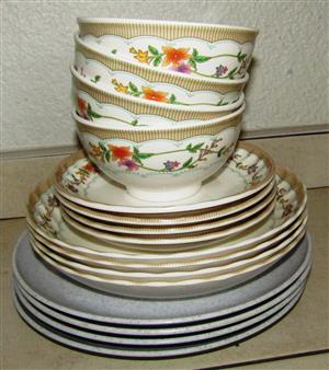 Plates & Bowls - set of 4