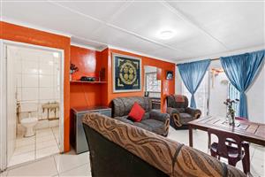 House For Sale in Beacon Valley