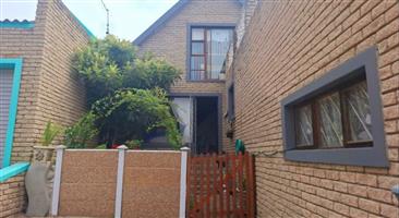 Pet-Friendly Double Storey Townhouse with Ocean Views in Heiderand, Mossel Bay