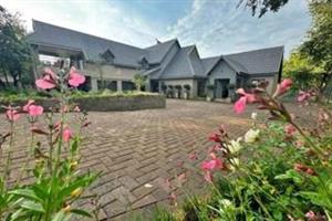 Elegant home located beside the river, featuring stunning views.