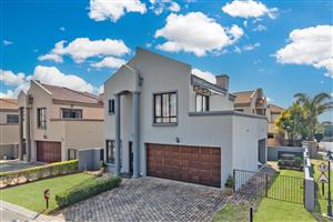 Beautiful, Modern 3-Bedroom Full Title Townhouse