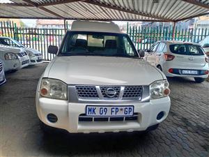Nissan Np300 2.0 Single cab Manual petrol  2013 White