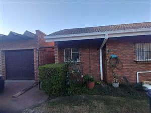 Stunning townhouse for sale in Amandasig, Akasia – perfect for families and investors ali