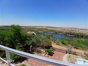 Magnificent 4-Bedroom Mansion with Breathtaking Vaal River Views