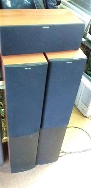Jamo Speakers and Yamaha Amp