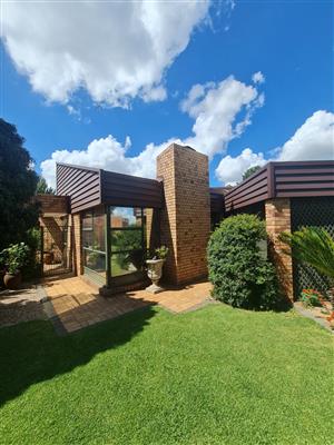 Exclusive free standing property in secure Estate complex Sasolburg.