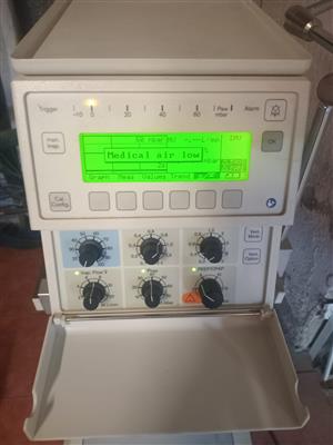  DRÄGER BABYLOG 8000 PLUSNEONATAL VENTILATOR .