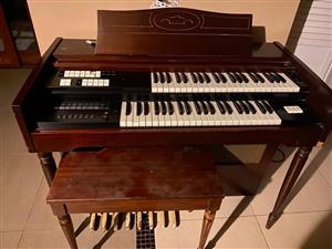 1960’s Vintage Electric Lowrey Organ