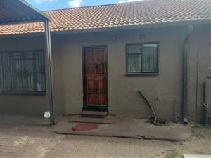 Townhouse Rental Monthly in Naledi