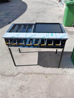 8 burner flame Griller gas with half flat top pan we also make deep fryers.