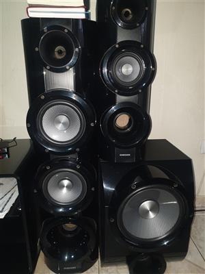 5.2 Chanel surround sound speakers 