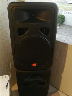 Two jbl Eon G2 powered speakers for sale R8000 