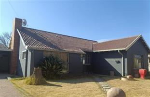 Spacious 3-Bedroom Home with Large Garden in Bedelia