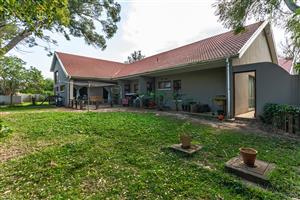 Nahoon Valley Park - Spacious Townhouse Available Immediately