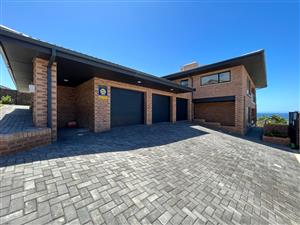 Luxurious Modern Home with Spectacular Ocean Views