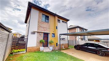 Four bedroom house for sale in Lotus Gardens