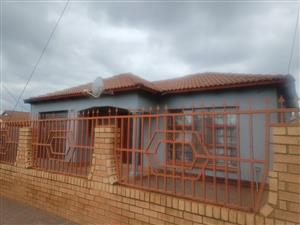 House For Sale in Mahube Valley