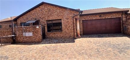 Modern 3-Bedroom Cluster with Inverter, Solar & Gas in Prime New Redruth.