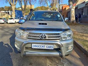2011 TOYOTA FORTUNER 3.0 D4D DIESEL ENGINE, MANUAL 4X4, SILVER COLOR