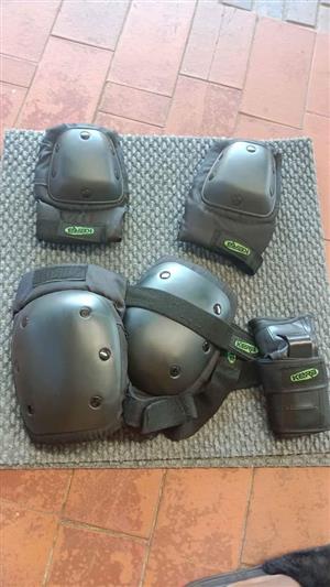 Kerb protective wear