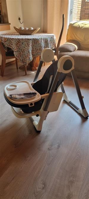 BRAND NEW NEVER USED BABY FEEDING CHAIR