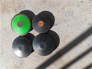 Discus(competition)1 kg. Rubber discus 2 off 1kg and 1 0ff .7 kg rubber1kg