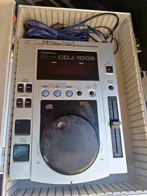 Pioneer CDJ 100s FOR SALE