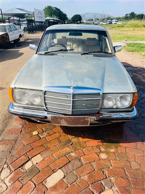 Merc Benz W123 200 stripping for spares