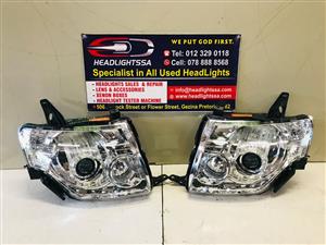 Mitsubishi Pajero left and right side xenon headlights (left side remaining)