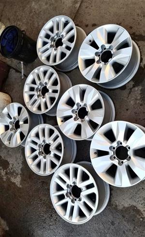 17inch Toyota Hilux/Fortuner mags to use for spare wheel 