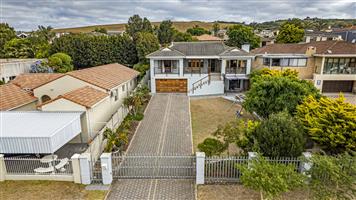 Prime Property with Panoramic views