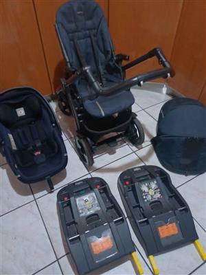 Peg Perego Travel system including car seat and 2 ISOFIX bases.