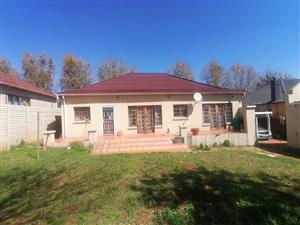 3 bedroom with 2 bathroom house to let in ocean street Kensington