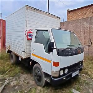 2001 Toyota Dyna 2 Ton Closed Body