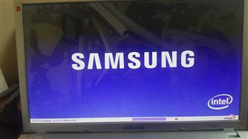 High definition 17" screen for Samsung R730 laptop.