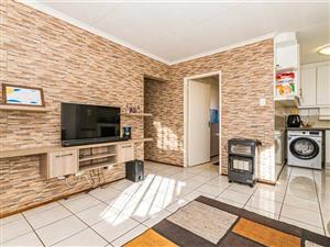 Townhouse For Sale in Protea Glen Ext 11