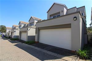 Contemporary 4 Bedroom Townhouse in the Heart of Bryanston