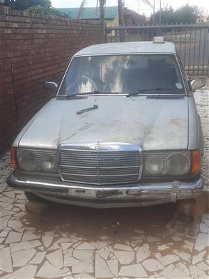 MERCLOVERS 240D FOR SALE