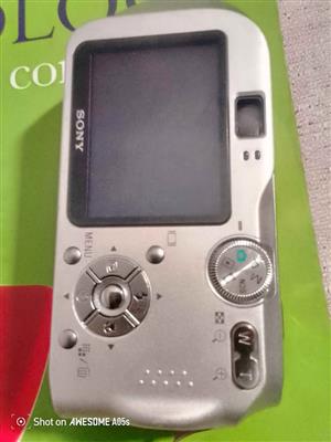 SONY ZEISS 7,2 MEGA PIXEL Cybershot (Effective 7, 2) DIGITAL CAMERA |no charger