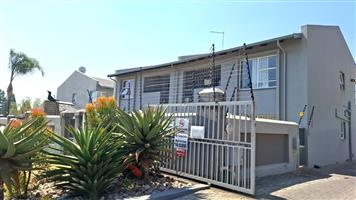 Townhouse For Sale in Raceview