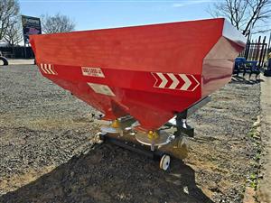 New Agritech fertilizer spreaders for sale at Mad Farmer SA