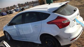 FORD FOCUS STRIPPING FOR SPARES