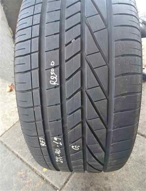 1 X 275/40/19 Goodyear runflat tyre with sufficient threads 